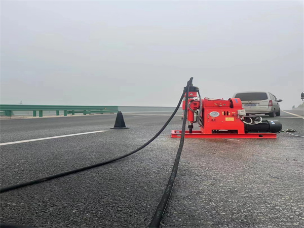 石碌镇马路路基路面开裂下沉注浆加固灌浆