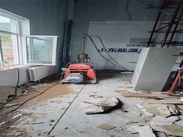 石碌镇地基基础下沉墙体裂缝加固注浆顶升施工