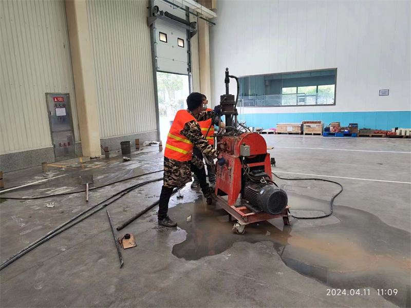 石碌镇厂房地面下沉塌陷注浆加固施工